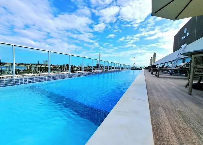 Luxo E Conforto A 50 M Das Piscinas Naturais