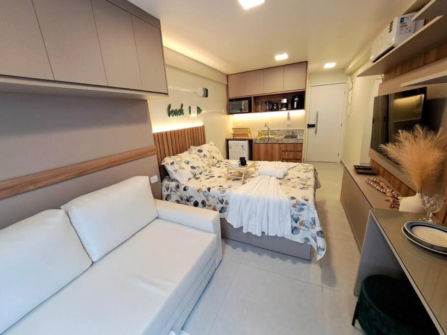 Luxo E Conforto A 50 M Piscinas Naturais Apartment
